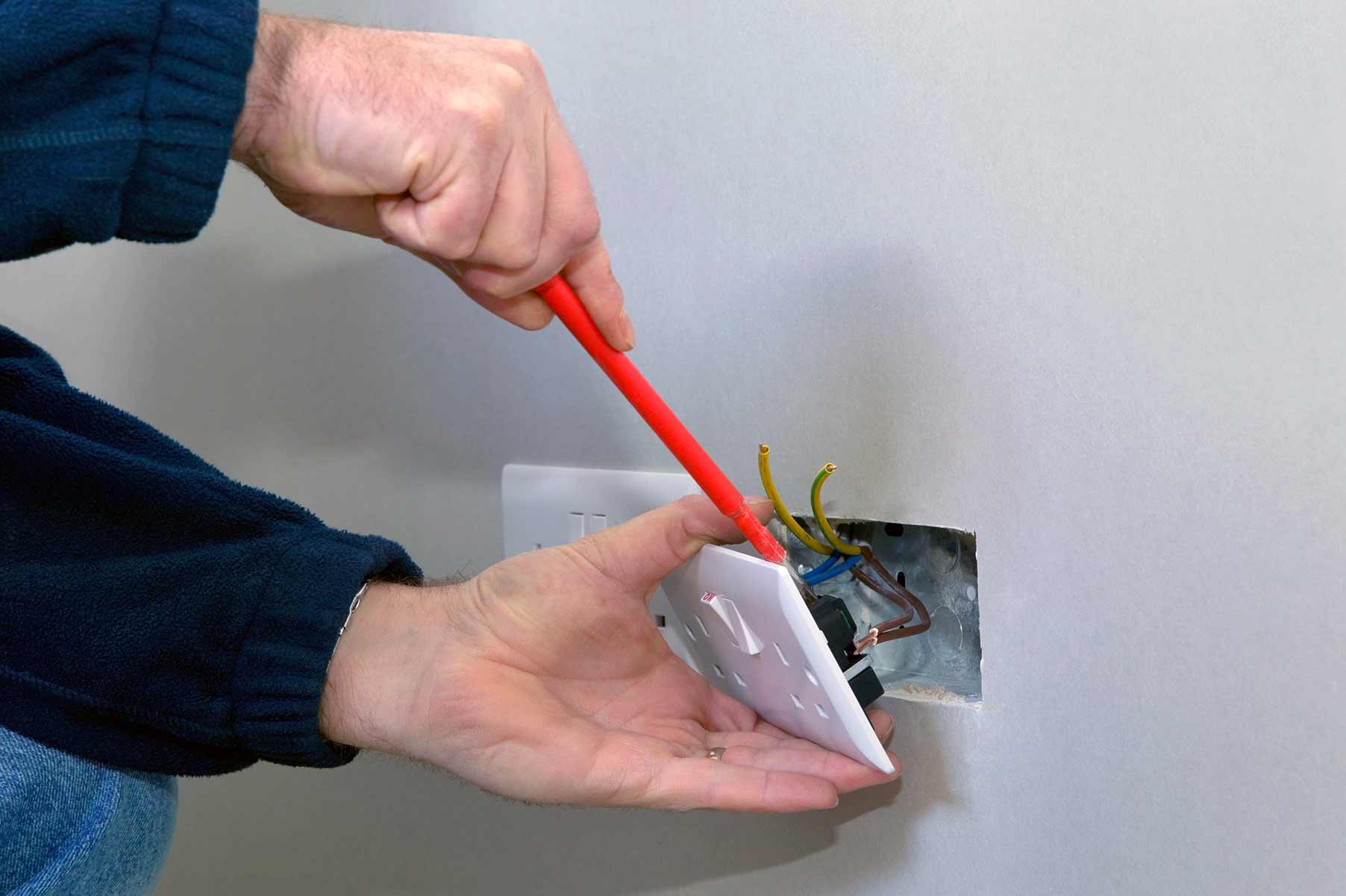 Our electricians can install plug sockets for domestic and commercial proeprties in Middlesex and the local area. 